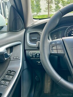 VOLVO V60 2.0D3 5VÁLCE AUTOMAT-NAVI-PDC-LED-SERVISKA-156tkm - 18
