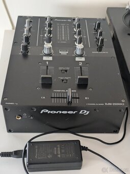 2x Gramofon Technics SL-1210MK5 a 2-kanál mix Pioneer DJM250 - 18