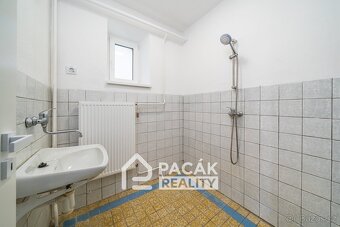 Prodej zajímavě architektonicky řešeného rodinného domu v Tl - 18