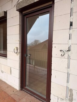 Zánovní okna a dveře + venkovní rolety - 18