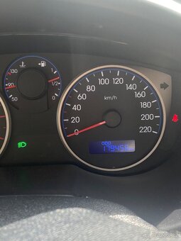 Hyundai i20, r. 2010, 1.2i – spolehlivý a úsporný vůz - 18