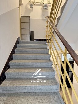 Pronájem prostorného  bytu, s balkonem a krbem-  2+1, 102 m2 - 18