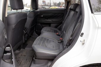 Mitsubishi Outlander 2.4l PHEV CVT - 18