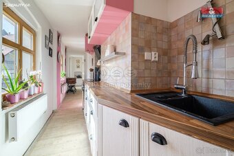 Prodej exkluzivní nemovitosti na bydlení i podnikání v centr - 18