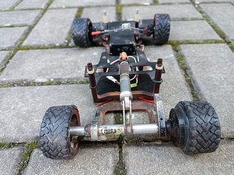 Starší rc auto silniční cestovní dělané na elektro motor - 18