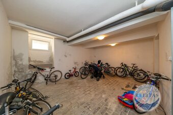 Pronájem nezařízeného bytu 3+1/2xB 98 m², metro =A= Dejvická - 18