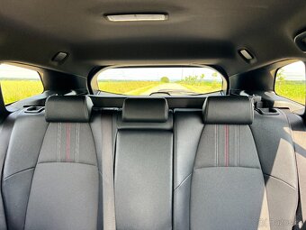 ► TOYOTA COROLLA 1.8 HYBRID GR SPORT E-CVT LED-KAMERA-TAŽNÉ - 18