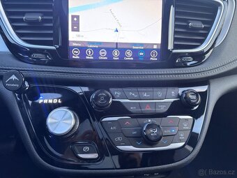 Chrysler Pacifica 3,6 S Limited ČR Sunroof Navi 2018 DPH - 18