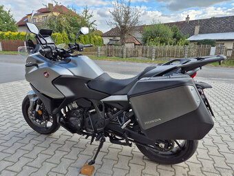 Prodám Honda NT1100 , r. v. 2024, ABS, TC, ČR, 3507km - 18