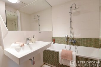 Pronájem bytu 3+kk 68 m² ulice Záhřebská, Praha 2 - část obc - 18