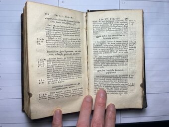 Staré knihy, rok vydání 1677 a 1682 - 18