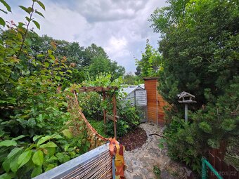 Zahrada se zateplenou chatkou, pergolou 250m2 - 18