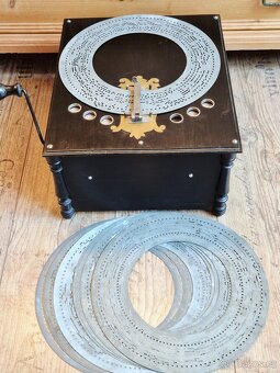 Starožitný hrací stroj, flašinet Ariosa, 1898, Německo - 18