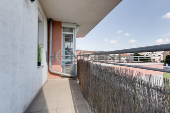 Stylový byt 2kk s velkou terasou a balkonem, parking, sklep, - 18
