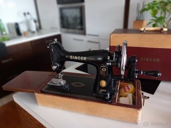 Kufříkový retro šicí stroj Singer - přenosný, na ruční pohon - 18