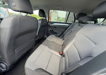 Volkswagen Golf TDI DSG F1 81kW XENONY R19 nafta manuál - 18