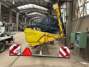 NEW HOLLAND CX8080 + žací lišta - 18