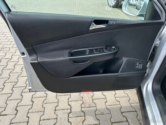 Volkswagen Passat 1.6 FSi 85 kW rok 2007 - dvě sady kol - 18