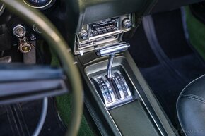 Ford Mustang Convertible - 18