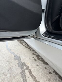 BMW e90 320i 110kw - 18