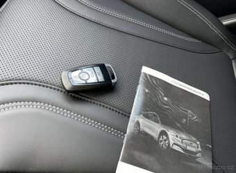 Ford Mustang Mach-E RWD, dojezd 400km,nové auto  - 18
