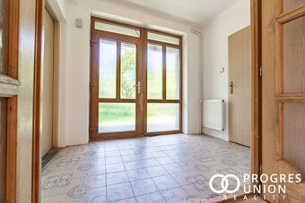 Exkluzivní prodej  rodinného domu s velkým pozemkem  Rožnov  - 18