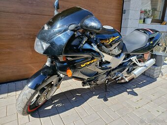 Honda vtr 1000 - 18