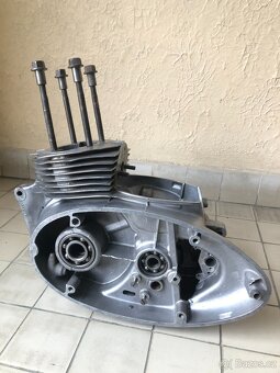PRODÁM ORIGINÁL DÍLY MOTORU JAWA PÉRÁK 250 FJ / KOMUNISTA - 18