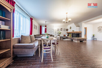 Prodej rodinného domu, 272 m², Babice, ul. Honzíkova - 18