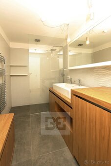 Krásný, designově řešený byt 3+kk s terasou u Stromovky - 18