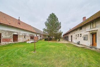 Prodej bývalé zemědělské usedlosti s rozsáhlými pozemky - 18