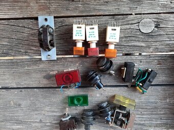Elektronky Tungsram   Telefunken Philips / elektro č.8 , č.9 - 18