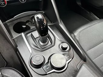Alfa Romeo Giulia 2.2 JTDM 132kW Super Kůže Navi Automat - 18