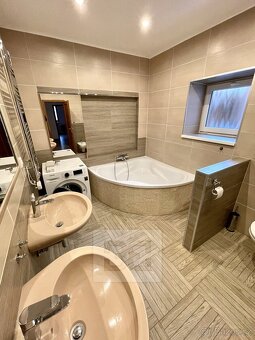 Pronájem zrekonstruovaného bytu 3+kk ve vynikající lokalitě - 18