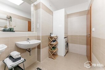Luxusní 3+kk 139 m2 v nejvyšším patře včetně terasy 47 m2 a  - 18