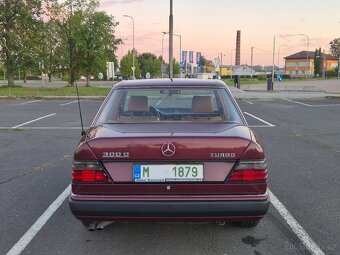 Mercedes Benz 300TD - 18