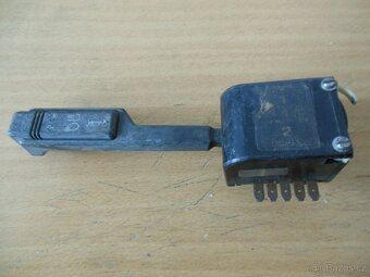 Zapalovací cívka, třmem zadní nápravy.pružiny, ložisko - 18