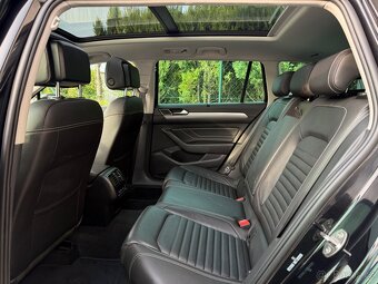 Volkswagen Passat Variant 2.0 TDI EVO Elegance DSG - 18