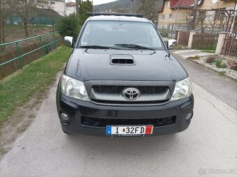 Toyota Hilux 3.0 - 18