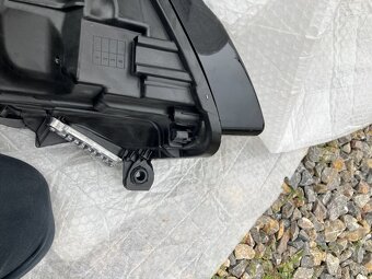 predni svetlo vw touareg 18-23 prave pravy 082 - 18