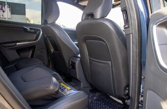 VOLVO XC60 (2015) - 18
