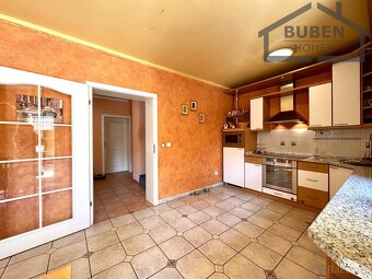 Rodinný dům 6+1 (užitná plocha 230 m2) se zahradou (408 m2)  - 18