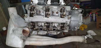Karburátorový motor Porsche 2.2. Hydraulický napínač řetězu - 18