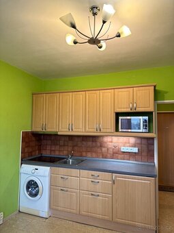 Pronájem garsoniery o rozloze 20 m² v klidné čtvrti K.Varů - 18