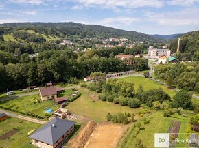 Prodej zasíťované parcely 2393 m2 - 18