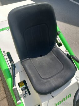 Prodám zahradní traktor Etesia Bahia 14Hp Hydro - 18