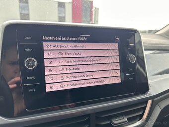 Prodám Volkswagen T-Roc 1.5 TSI Style DSG - 18