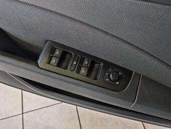 Škoda Superb 2.0TDi 125kW DSG ELEGANCE, PDC, TEMPOMAT - 18
