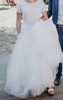 Krajkové svatební šaty - 18