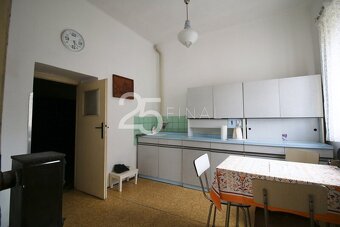 Prodej RD se dvěma čísly popisnými a stavebním pozemkem v Ma - 18